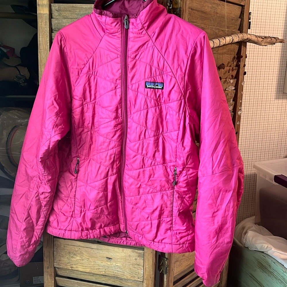 Patagonia women’s size medium raspberry colored lightweight puffer